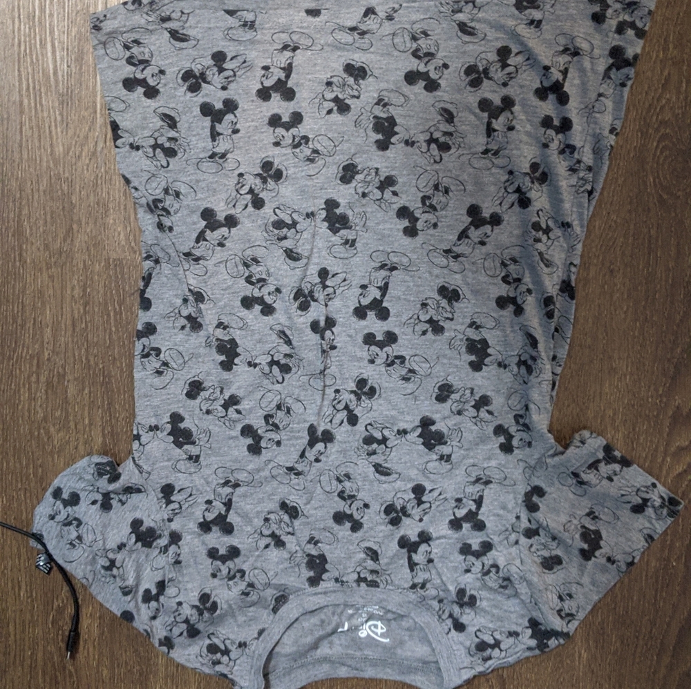 Mickey/Minnie Disney shirt